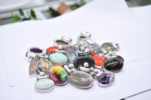 Colgantes a granel hechos a mano chapados en plata de ley 925 al por mayor, colgante surtido de piedras preciosas, formas mixtas, tamaños, hecho principalmente Cristiano - Product Image 5