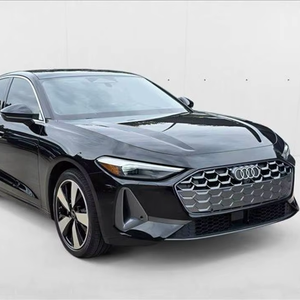 Audi A5 Premium 4 portes à hayon AWD d'occasion propre, modèle 2025 - Product Image 1