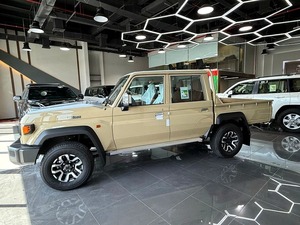 TOYOTA LANDCRUISER DOUBLE CABINE 4X4 MOTEUR DIESEL PICKUPS DISPONIBLE 2023 UTILISÉ ASSEZ - Product Image 2