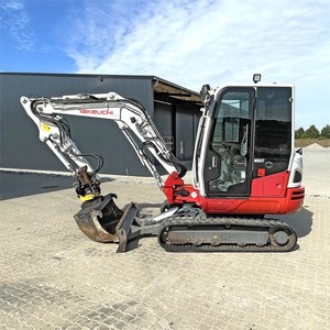 Mini-excavatrice sur chenilles Takeuchi TB240 d'occasion 2018, excavatrice compacte hydraulique pour la construction, l'agriculture et l'aménagement paysager - Product Image 4