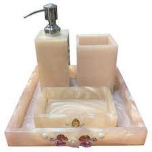 Nouvel ensemble de salle de bain en résine rouge au design antique avec la plus grande qualité et le meilleur matériau pour l'utilisation de la distribution de savon dans les hôtels plats - Product Image 4