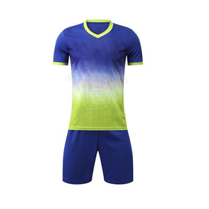 Uniformes de fútbol de poliéster Diseño personalizado Uniformes de entrenamiento cómodos transpirables de secado rápido de alta calidad Impresión de transferencia de calor - Product Image 1