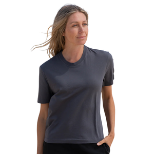 Camiseta Corta de Cuello Redondo para Mujer, Color Gris Oscuro, 100% Algodón Orgánico de Lujo, Preencogido, Certificado GOTS, Suave y Transpirable - Product Image 3