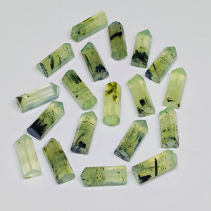 ผสมจํานวนมาก 100% ธรรมชาติ Prehnite ดินสอเหลี่ยมเหลี่ยมเพชรพลอยรูปร่างหลวมรูปลักษณ์ที่สวยงามและรูปร่างอัญมณีอินเทรนด์สําหรับการทําเครื่องประดับว้าว - Product Image 3