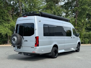 รถตู้บรรทุกเมอร์เซเดส-เบนซ์ สปรินเตอร์ 3500XD ปี 2023 หลังคาสูง MIDWEST PASSAGE MD4 AWD 170 / I4 ดีเซล ได้รับการรับรองว่าสะอาดและใช้งานมาอย่างเหมาะสม - Product Image 4