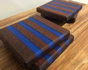 Ensemble de 4 sous-verres en bois d'acacia de luxe faits à la main en résine perlée noire Tapis et tampons décoratifs pour la maison - Product Image 6