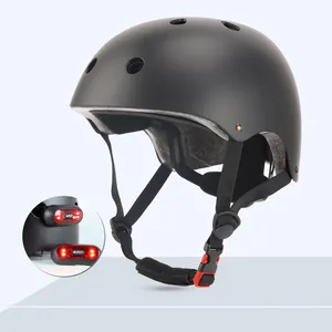 Il più economico casco mezzo certificato CE leggero per bambini Scooter per adulti E-bike casco di sicurezza per bicicletta con luce
