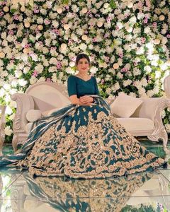 2023 élégant embelli mariée Lehenga Choli Ensemble à la mode parole longueur indien/pakistanais robe de mariée cristal verre velours - Product Image 1