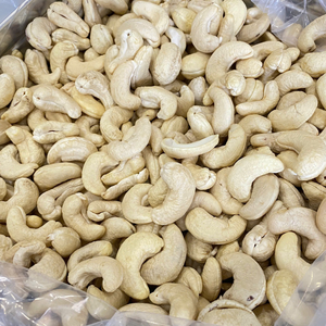 Vente en gros de noix de cajou W180 à bas prix, emballage OEM ODM Santigo - Product Image 1