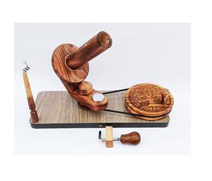 Enrouleur de boule de fil en bois fabriqué à la main pour tricoter le crochet-naturel actionné à la main-enrouleur de boule de traction de cadeaux de tricoteuse - Product Image 1