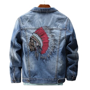 แจ็คเก็ตยีนส์ผู้ชายสไตล์วินเทจลำลองสำหรับฤดูหนาว  ปักลายสีน้ำเงิน  ทรงโอเวอร์ไซส์  กระดุมแบบฮิปฮอปพังก์  เป็นมิตรกับสิ่งแวดล้อม - Product Image 1