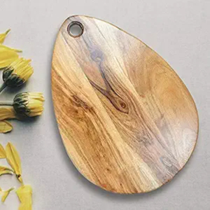 Planche à découper en bois massif artisanale avec poignée ergonomique, plateau de service et de découpe en bois d'acacia, accessoires de cuisine - Product Image 2