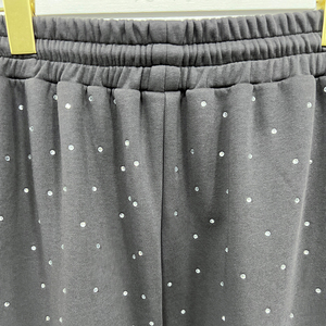 Survêtement à fermeture éclair pour hommes fabriqué avec un tissu léger et un patch avec logo personnalisé pour l'approvisionnement direct en usine en vrac - Product Image 5