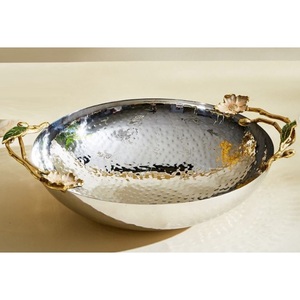 Nouvel arrivage Elegance Vaisselle Bol de service en chocolat Finition martelée en métal avec poignées de fleurs et de feuilles peintes Support de bonbons - Product Image 1