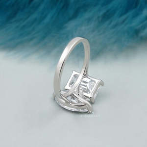 แหวนเพชรหมั้นทรงมาร์คีส์และทรงไวท์โกลด์ประดับมรกตแบบ Toi Et Moi - Product Image 5
