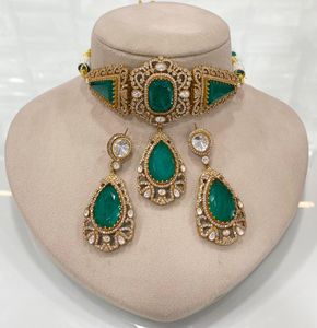 Superbe collier et boucles d'oreilles exclusif en laiton cuivré Chaîne à maillons religieux classique pour les cadeaux de fiançailles et d'anniversaire - Product Image 2