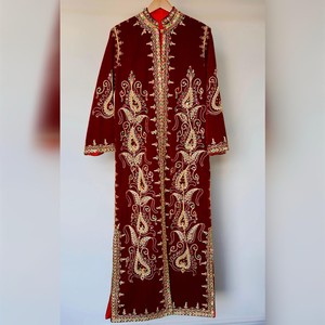 Robe Empire en satin de nylon brodée à la main, motif Paisley, manches courtes, longueur cheville, col montant, élégante, vintage, ornée de perles - Product Image 1
