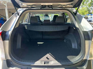 TO-YO-TA RAV4 XLE d'occasion 2024 - Product Image 4