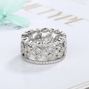 Set di tre anelli a foglia con taglio marquise in oro bianco 14 carati con cristalli Swarovski - Product Image 1