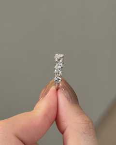 Anillo de boda de media eternidad con diamantes cultivados en laboratorio de múltiples formas, oro sólido de 14k, apilable, minimalista y brillante, para pareja. - Product Image 4