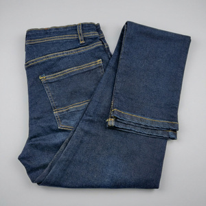 Jean en denim bleu foncé taille mi-haute 30 délavé style Y2K/Vintage/Hip Hop avec patchwork, rivets et broderies pour l'hiver - Product Image 1