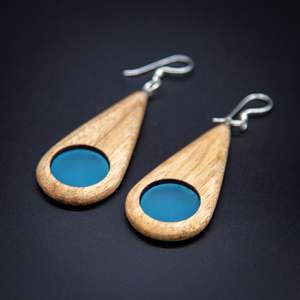 ต่างหูรูปหัวใจทำจากเรซินทางเรขาคณิตทำจากไม้ทรงกลมสีทองฟอยล์สีทองสีดำสีขาว - Product Image 5