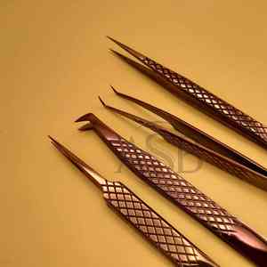 Pinzas de extensión de pestañas con agarre de diamante de oro rosa Herramienta de belleza de fibra de pestañas de aislamiento de volumen de 90 grados de acero inoxidable sostenible - Product Image 3