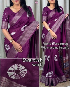 Vêtements ethniques indiens pour femmes Elegant Party Saree Swarovski Work Pure Moss Silk Dress Disponible aux meilleurs prix de l'Inde - Product Image 5