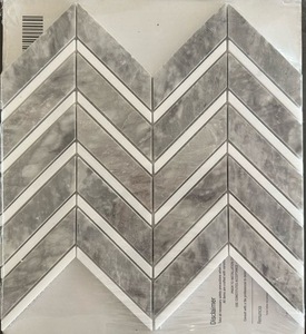 Carrelage mural intérieur moderne en marbre mosaïque chevron blanc et gris poli, irrégulier, résistant à l'eau et écologique pour salle de bain - Product Image 2