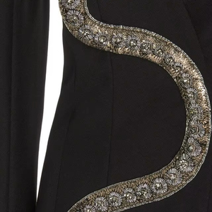 Abrigo Acolchado Suzani Bordado a Mano, Hecho en India, de Lujo, para Bodas y Fiestas, Ecológico, de Alta Calidad - Product Image 1