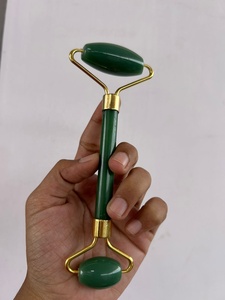 Rouleau de massage facial en jade vert naturel Reiki, sculpté, pour le corps, le visage, le cou, les yeux, et la guérison (Feng Shui) - Product Image 3