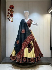 ชุดเสื้อผ้าอินเดียชุด2025จาก henixa ดีไซน์ใหม่พิมพ์ลายสวยงาม navratri lehenga - Product Image 4