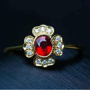 Anillo de Compromiso y Anillo de Boda Hechos a Mano en Plata de Ley 925 con Baño de Oro, con Granate de Corte Ovalado y Perla de Agua Dulce, Edición Especial - Product Image 5