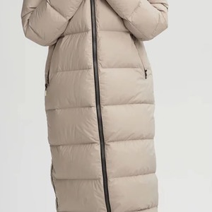 Chaqueta acolchada de poliéster con logotipo de diseño único totalmente personalizable para mujer Chaqueta acolchada de invierno para exteriores Moq bajo - Product Image 4