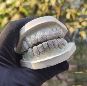 Conjunto completo de alta calidad CZ Diamond Iced Grillz para joyería de Hip Hop para artistas Showrooms Compromiso Exportación directa disponible para - Product Image 3