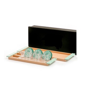 Plateau de service rectangulaire en acrylique et bois avec sous-verres en nacre, fait main, pour chocolats, en vente - Product Image 2