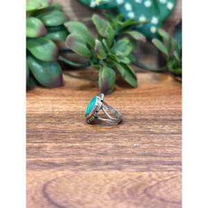 Anillo coleccionable de turquesa y plata de ley con motivos culturales navajo, talla 5.75 - Product Image 3