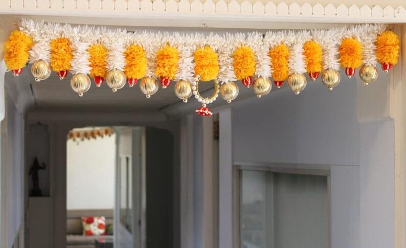 สีขาวสีส้ม