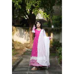 Conjunto de Traje Anarkali Moderno Premium de 3 Piezas, Diseño de Lujo para Fiesta, Confeccionado con Elegancia para Mujer - Product Image 1