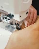 Offrant une sélection raffinée de sacs à main de luxe pour femmes, allant des grandes marques de créateurs aux savoir-faire de niveau professionnel