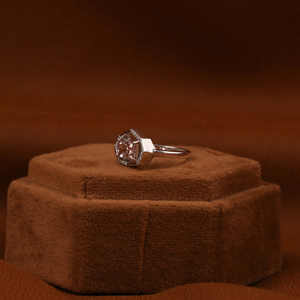 Bague de fiançailles sur mesure en plaqué or massif 14KT Style tendance Coupe rayonnante Lab Grown Pink Diamond IGI Certified-Fine Rings - Product Image 3