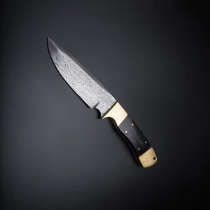 Cuchillo de caza y acampada de hoja de acero de Damasco hecho a mano personalizado con mango de cuerno para uso en exteriores compatible con OEM. - Product Image 4
