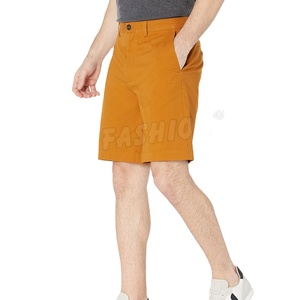 Manténgase a la moda y con estilo con nuestros duraderos pantalones cortos tipo bermuda de sarga, que ofrecen un corte clásico moderno y costuras reforzadas para mayor calidad. - Product Image 5