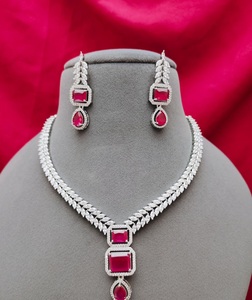 Ensemble de collier plaqué or et argent de créateur AD Stone de superbe qualité avec boucles d'oreilles Collection de vêtements de fête pour femmes et filles - Product Image 5