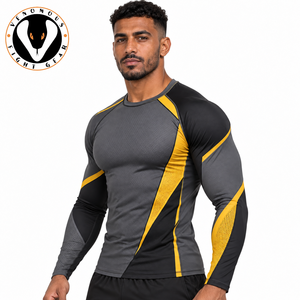 Rashguard moderne pour hommes, respirant, écologique, séchage rapide, alliant confort et performance, construction flexible, athlétique - Product Image 4