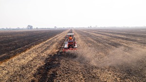 Tractor Agrícola HOGICO HG-75VN 70HP 4WD de Alto Rendimiento 3 en 1, Duradero, con Potente Motor Central y Nuevas Ventas - Product Image 3