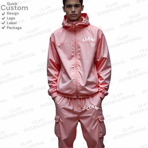 Combinaison de jogging personnalisée Survêtement en nylon réfléchissant pour hommes Conception personnalisée Veste coupe-vent et ensemble short et pantalon en nylon de couleur unisexe - Product Image 4