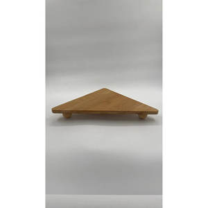 Bandeja de Servir Triangular con Patas de Bola de Bambú Ecológica, 18x34, Apta para Microondas - Product Image 1