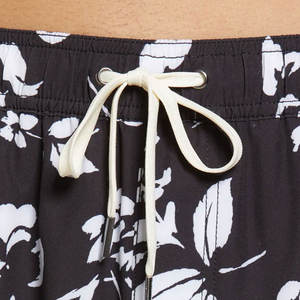 Shorts de Baño Personalizados para Hombre, Color Marrón Oscuro con Estampado Floral Blanco, Ropa de Playa de Lona, Secado Rápido, Transpirable, Ecológico, Impermeable y con Protección UV - Product Image 5