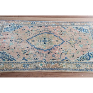 Alfombra turca vintage de 3.3x4.7 pies (100x142 cm), azul geométrica con elementos florales. - Product Image 3